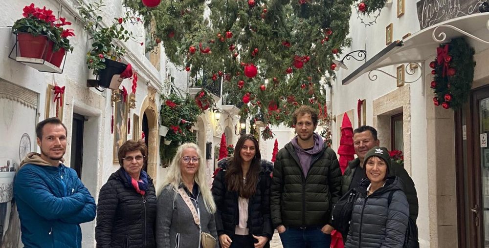 Organic farms avoid toxic inputs, improve soil health, grow clean, sustainable food that supports nature.