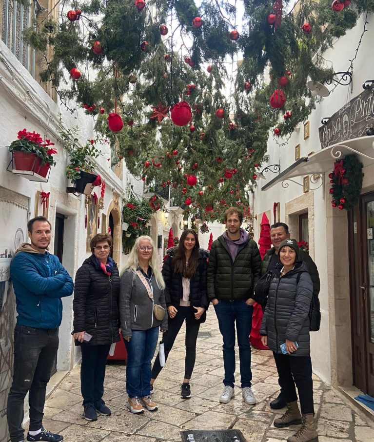 Organic farms avoid toxic inputs, improve soil health, grow clean, sustainable food that supports nature.