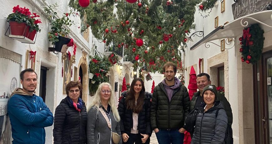 Organic farms avoid toxic inputs, improve soil health, grow clean, sustainable food that supports nature.